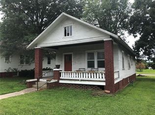 109 E 15th St, Higginsville, MO 64037