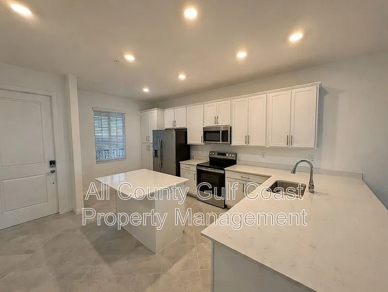 2 bed, 2.0 bath, 1120 sqft, $2,195 — Photo 2