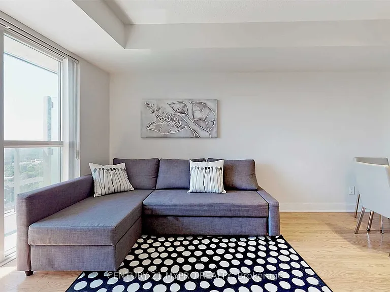 135 Village Green Sq #1621 — Photo 4