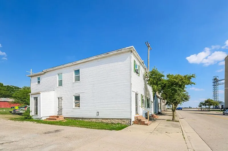 2 bed, 1.0 bath, $745 — Photo 2