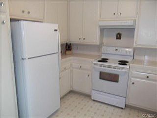 4th image of 2302 E 2nd St Unit 2