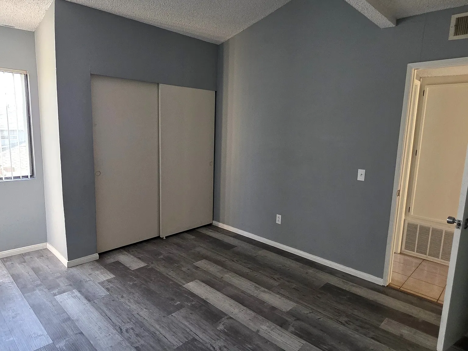 2 bed, 750 sqft, $2,350 — Photo 3