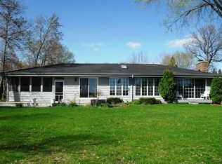 N77W31789 Northwoods Dr, Hartland, WI 53029