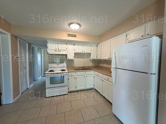 5th image of 236 Broadview St #A