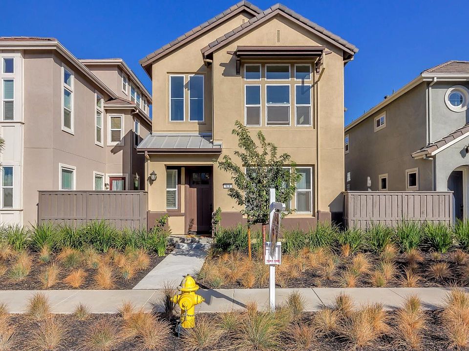 1st image of 818 Blue Opal Dr