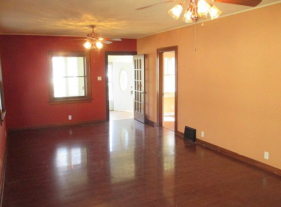 2nd image of 1320 Altgeld St