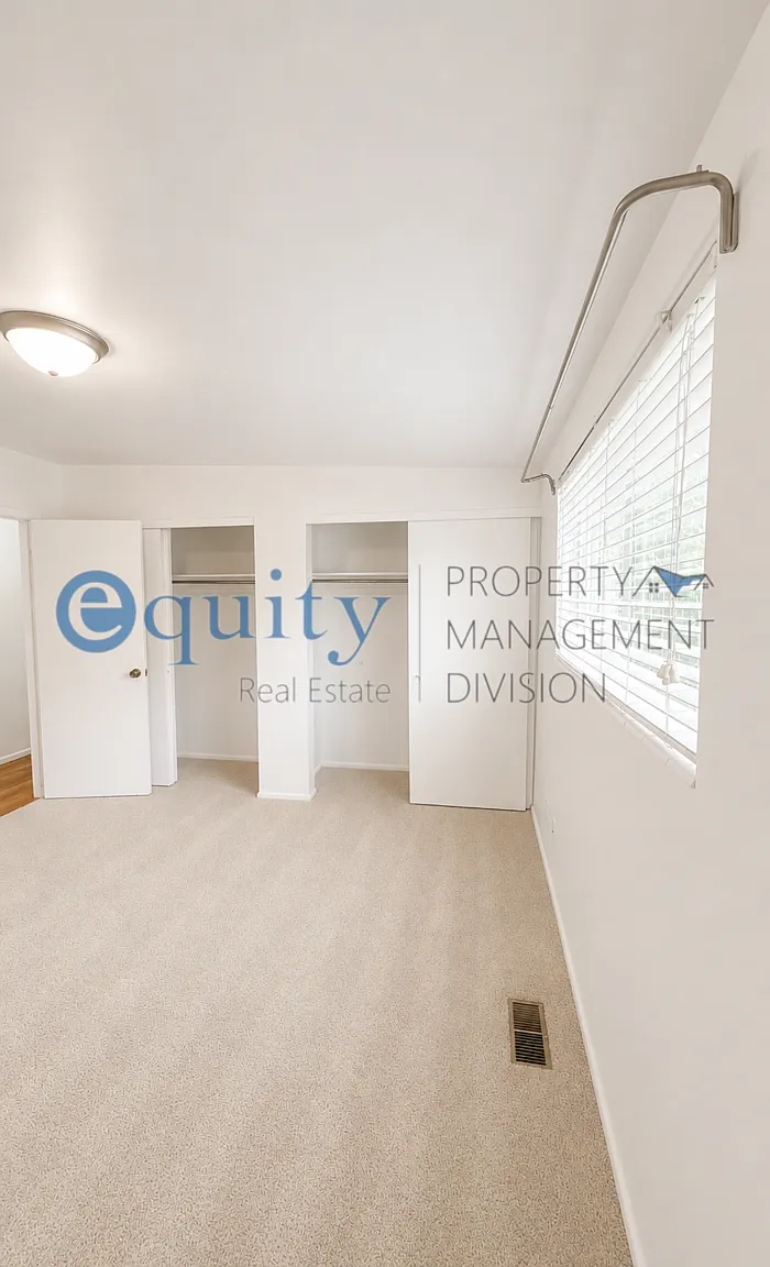 2 bed, 1.0 bath, 800 sqft, $1,300 — Photo 2