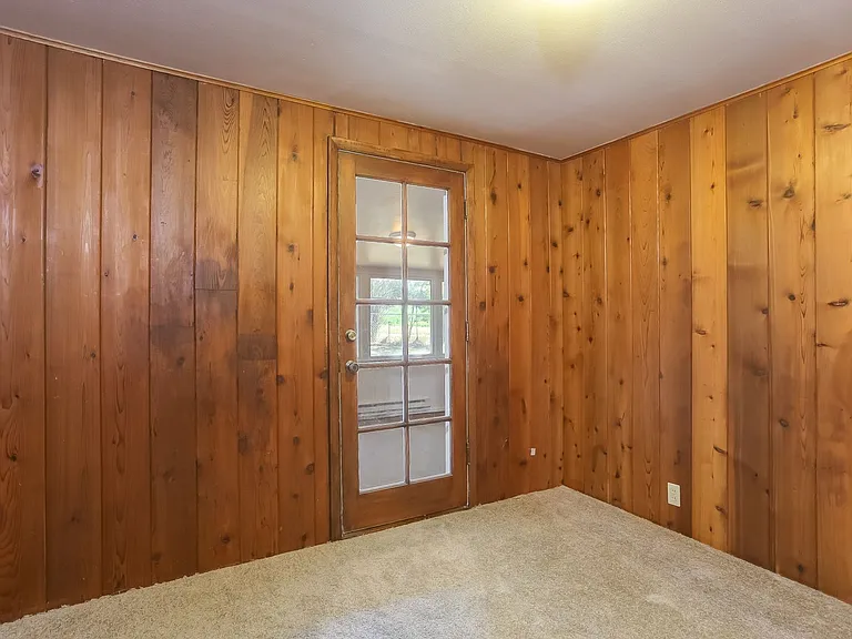 2408 Lake Dr — Photo 4