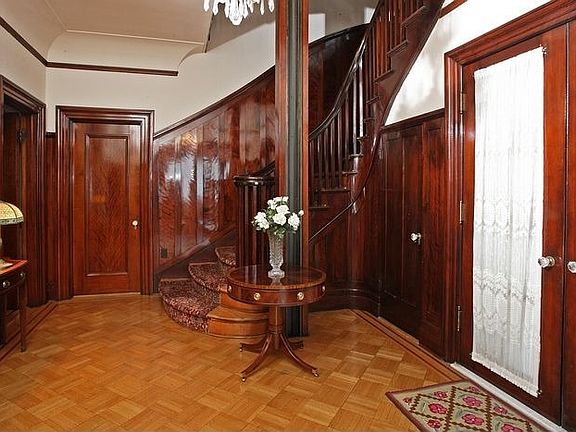 ENTRANCE FOYER W/ ELEVATOR