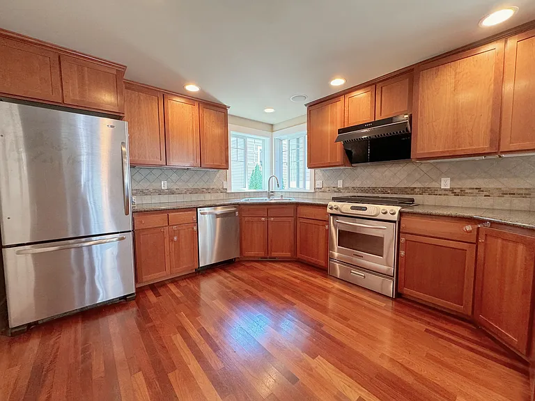 1022 Taylor Ave N #A — Photo 8
