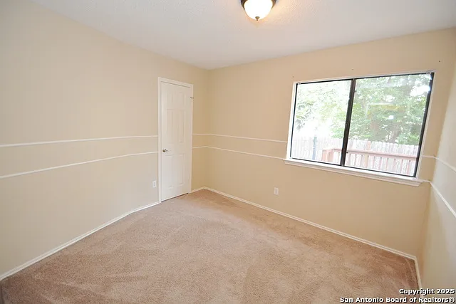 1011 Hedgestone Dr — Photo 10