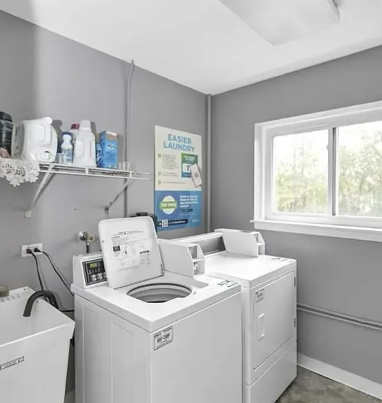 268 N Carter St #201 — Photo 15