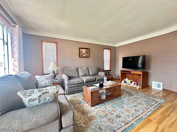 2nd image of 5618 Sunderland Dr