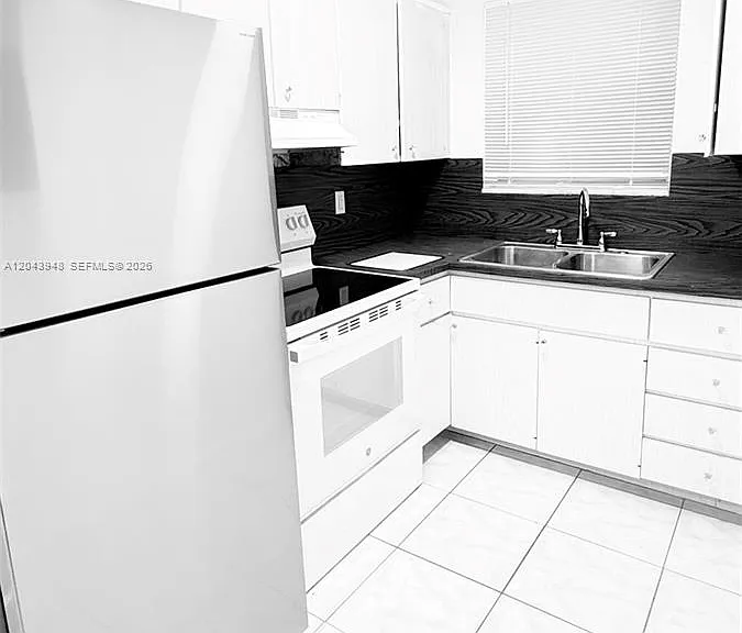 400 SE 9th Ct #9 — Photo 3