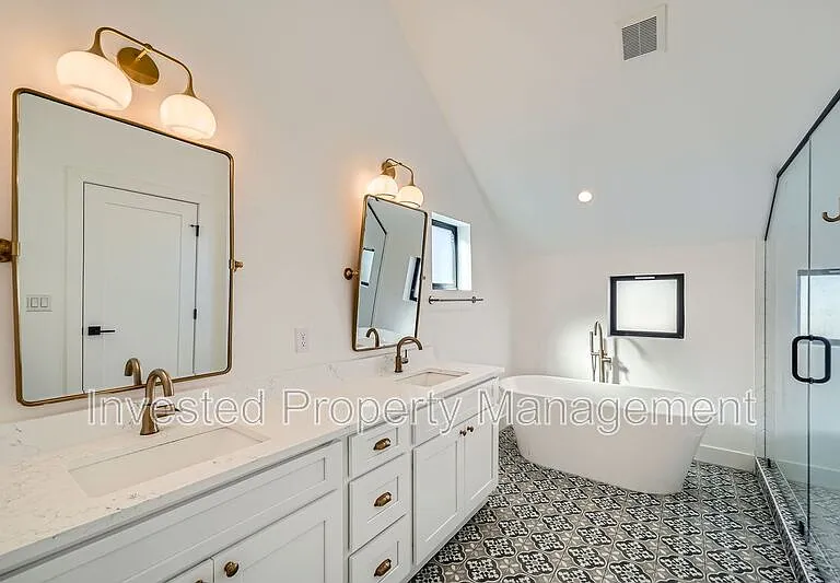 1405 N Yates St — Photo 22