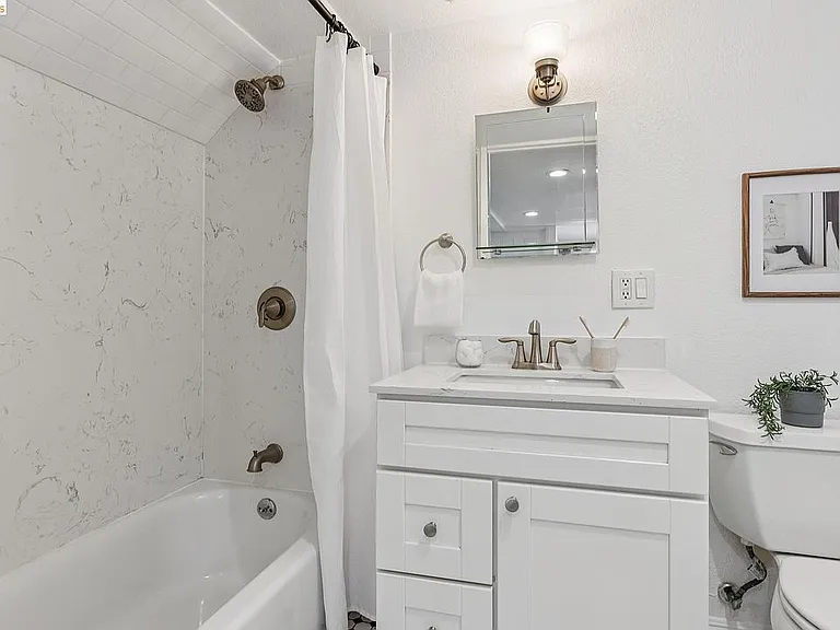 815 Portal Ave #B — Photo 5