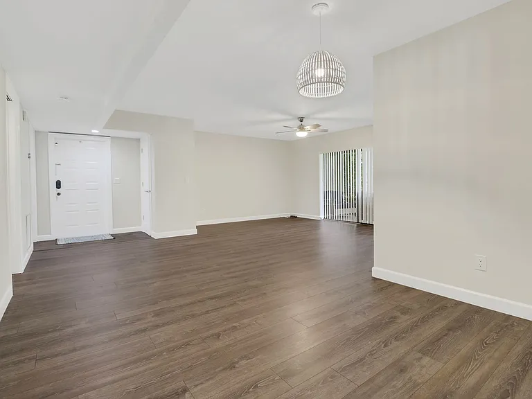 7115 Lakeridge Ct #110 — Photo 7