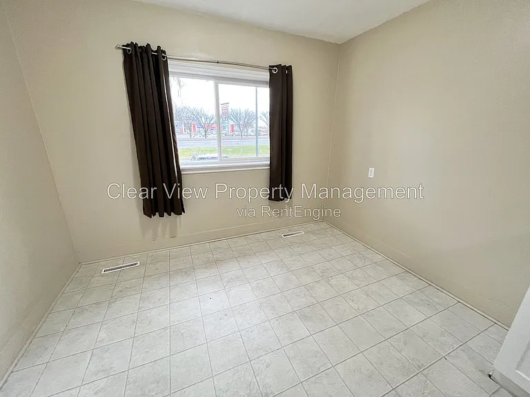 2210 Mayor Magrath Dr S — Photo 14