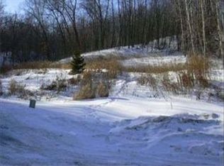 2403 Redwing Rd, La Crosse, WI 54601