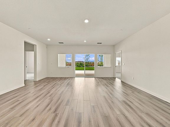 4th image of 5346 Feathers Ave