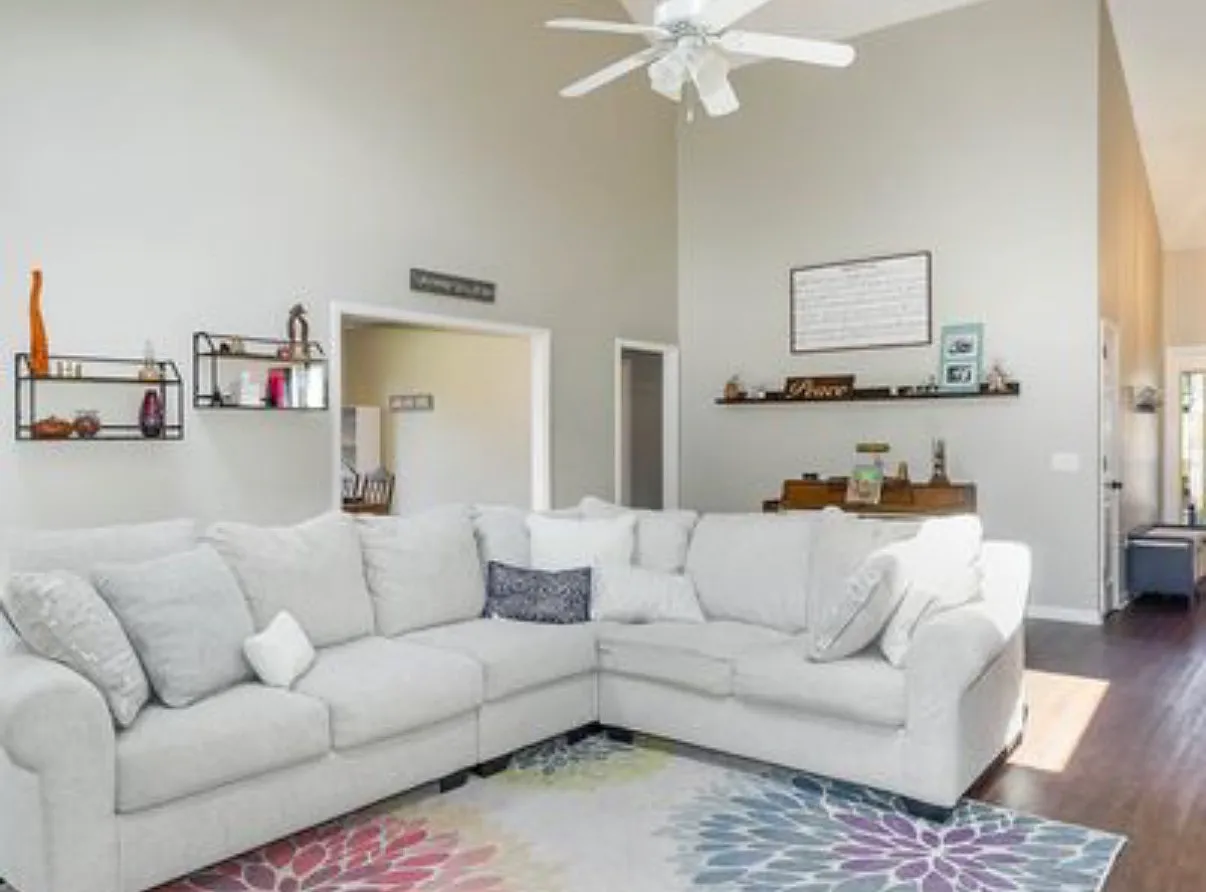 3 bed, 1742 sqft, $2,950 — Photo 2