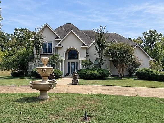 2nd image of 2048 Wooded Dr
