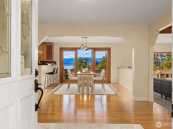 5th image of 33694 Hood Canal Drive NE