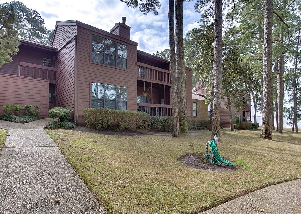 1st image of 15661 Lakeway Dr APT 3