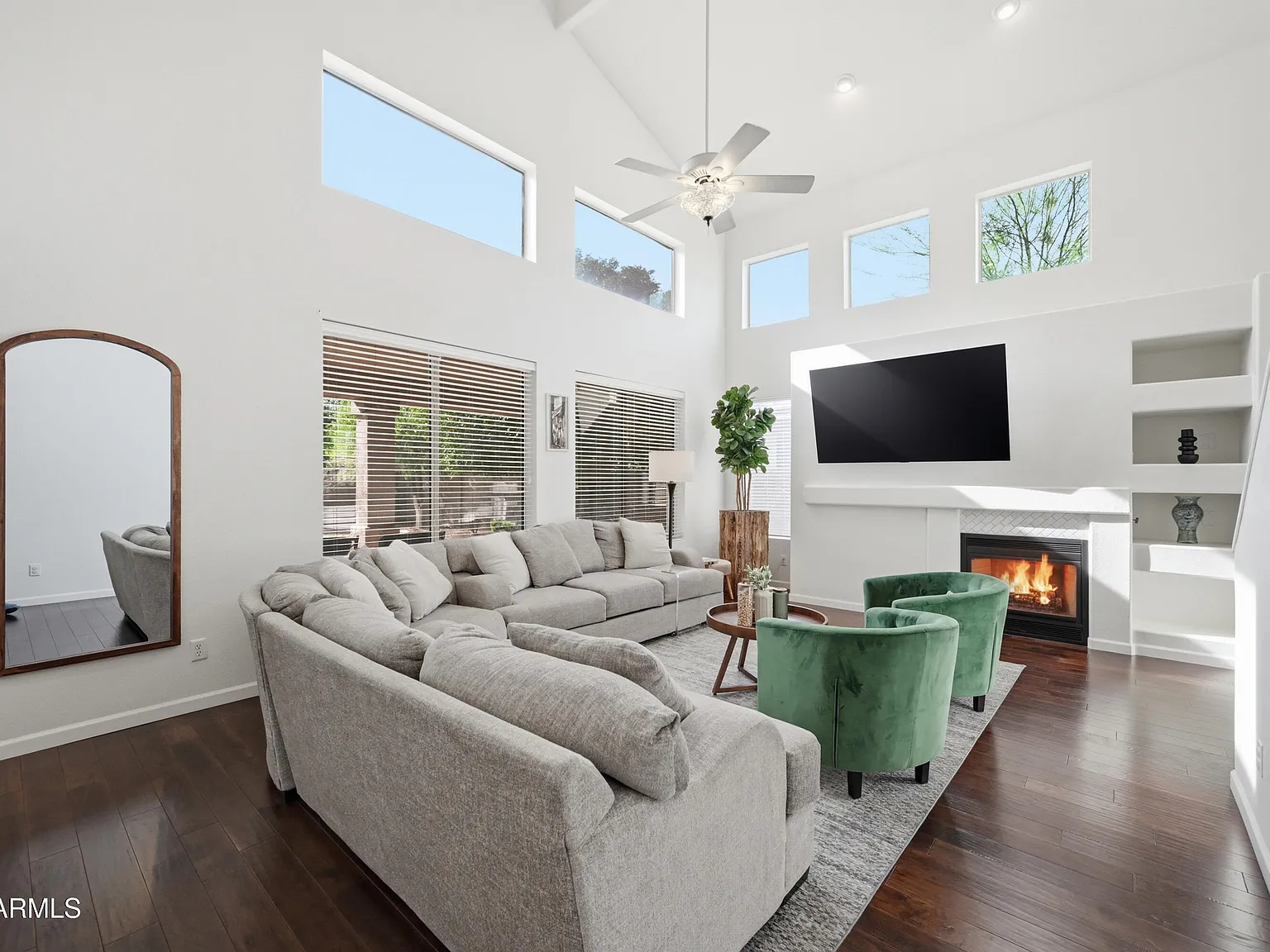 4 bed, 2.5 bath, 2200 sqft, $2,999 — Photo 2