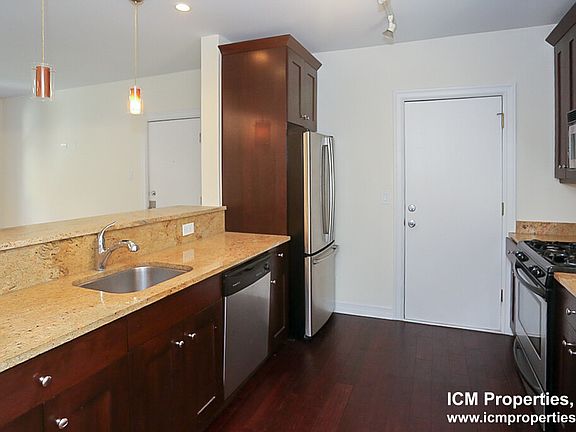 3rd image of 3826 N Sheffield Ave #1