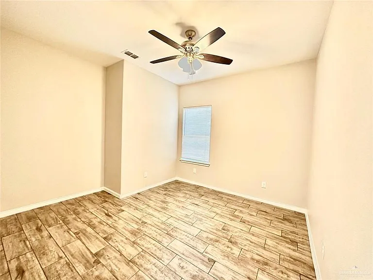 1220 Yankton St #1 — Photo 5
