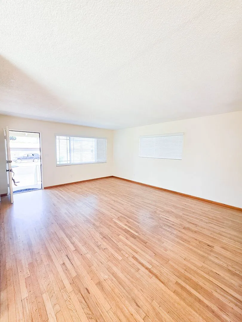 Open House: 9/12 10-11am ~ 4br House In Clairemont With 2 Car Garage! — Photo 3