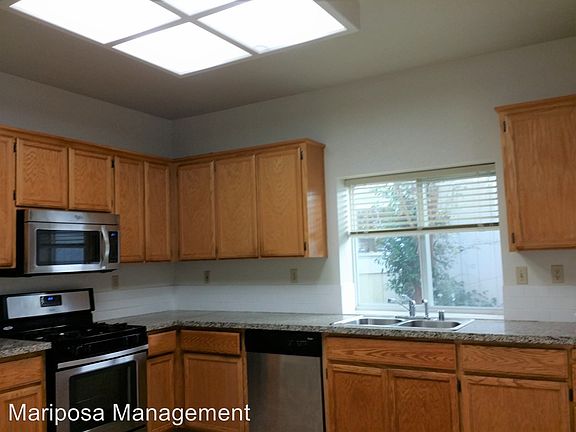 3rd image of 612 Pemberton Ln