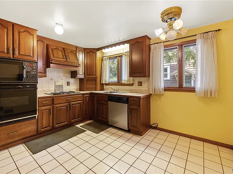 444 Buckingham Ave — Photo 9