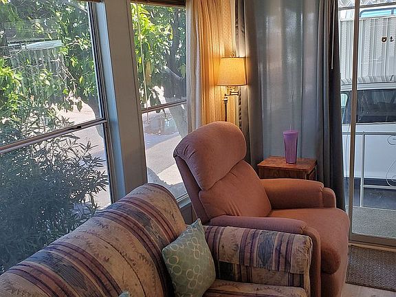 L/R, w/65"TV stand Fireplace