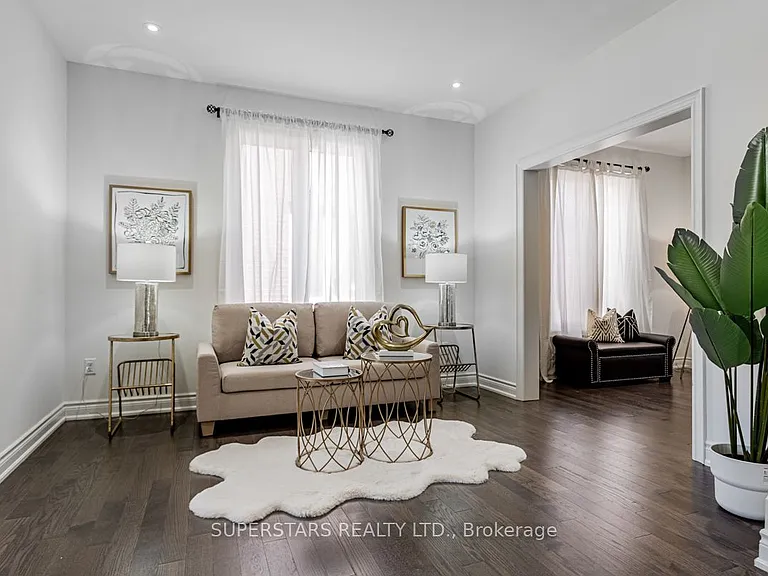 11 Empire Dr — Photo 4