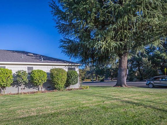 3rd image of 1057 Franklin Ave