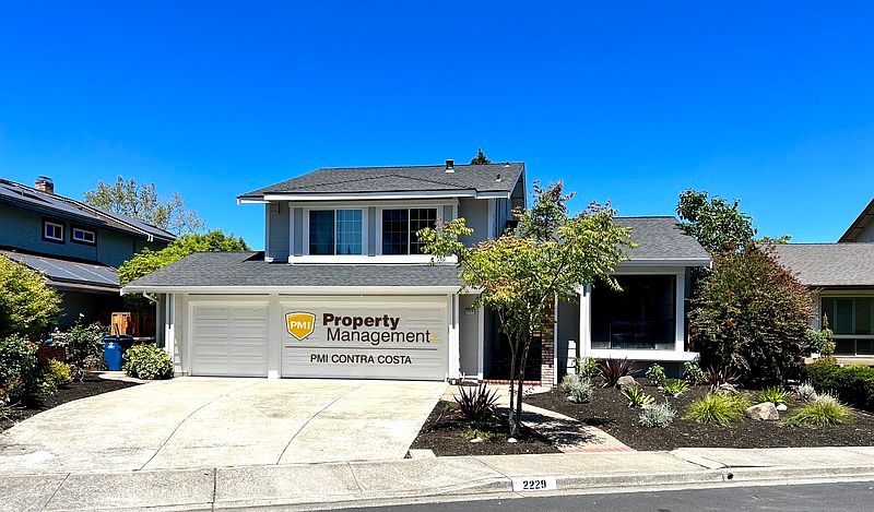1st image of 2229 Lake Oaks Ct