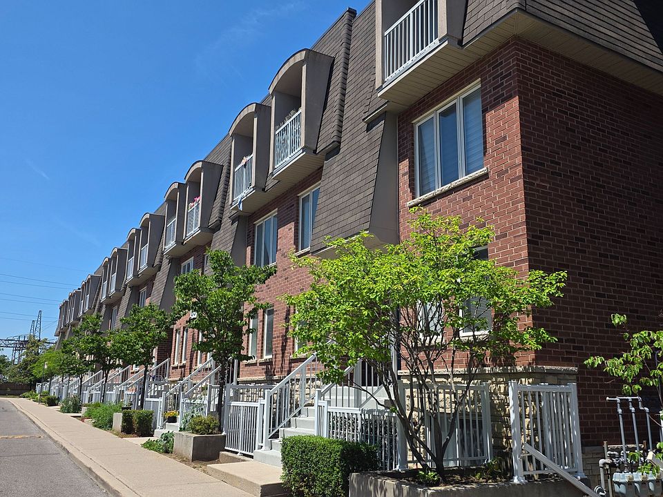 1st image of 65 Turntable Cres #88