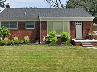 22405 Carolina St, Saint Clair Shores, MI