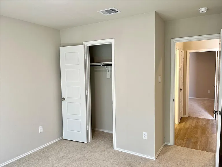 513 Bonnerville Ln — Photo 3