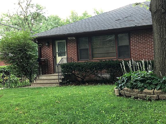 3rd image of 2400 Colonial Dr