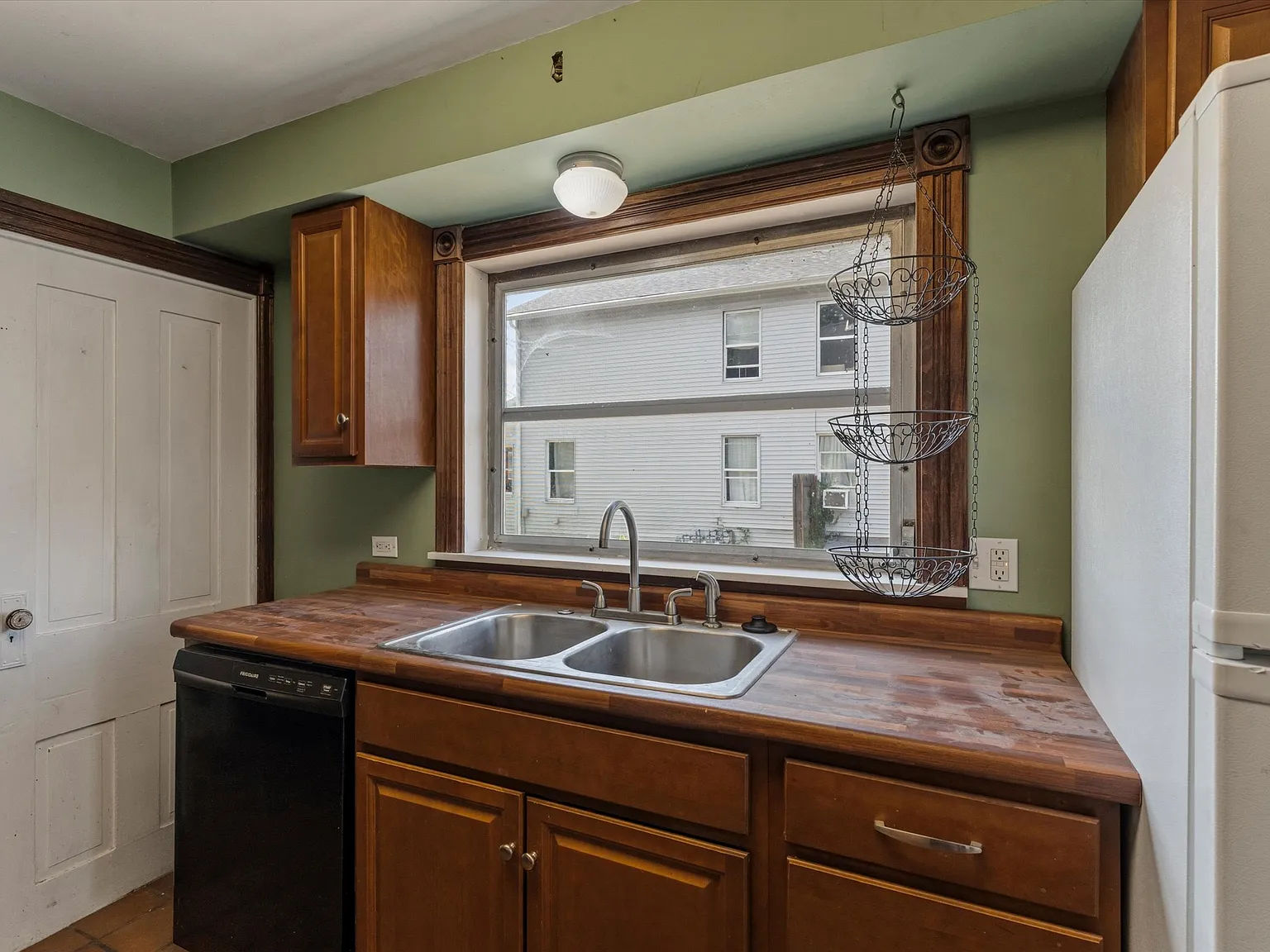 4 bed, 1800 sqft, $1,800 — Photo 4