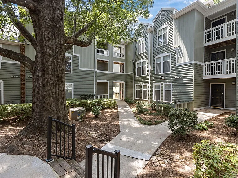 1011 Nicholwood Dr #209 — Photo 2