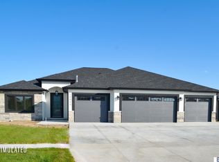 1052 N 102nd St, Lincoln, NE 68527
