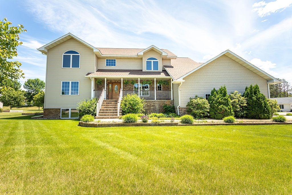3021 Pinewood Ln NE - Property Image