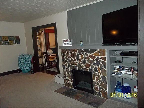 4th image of 208 N 6th St