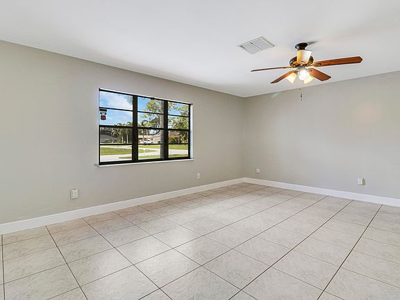 4th image of 1001 SE Spinnaker Avenue