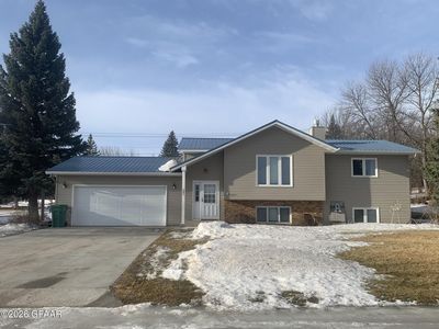 201 Russet Ln, Walhalla, ND, 58282
