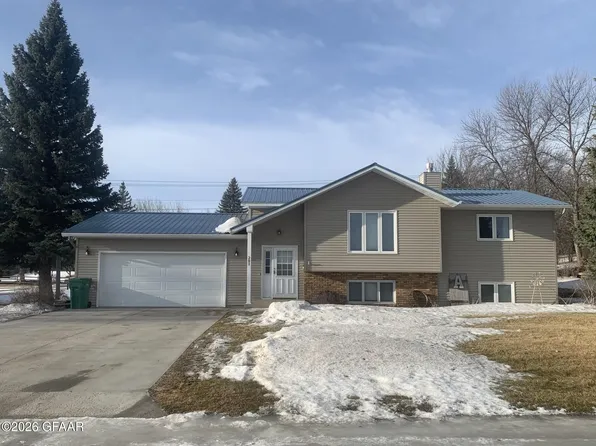 201 Russet Ln, Walhalla, ND 58282